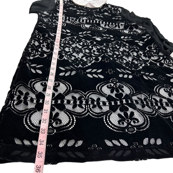 𝅺cece Black and White Velour and Lace Dress - Picture 10 of 12